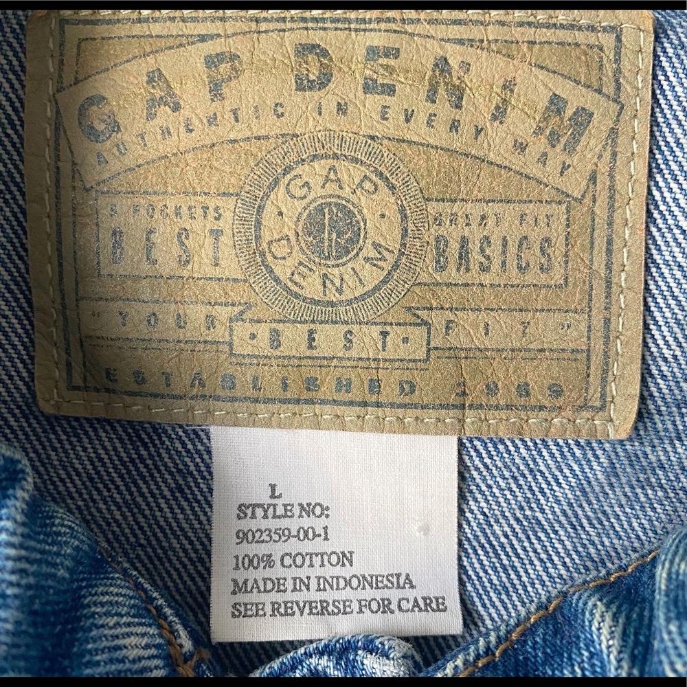 ❗️SOLD❗️GAP Denim Jacket - Picture 3 of 10